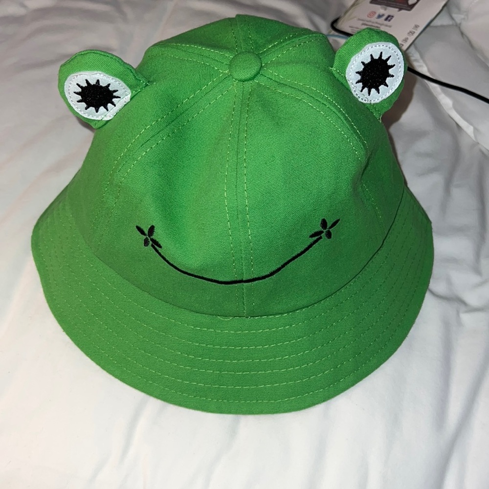 Frog bucket hat